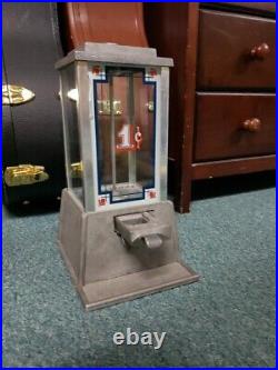 Dean Penny Arcade Products Co. Candy Machine, Good Working Conditon