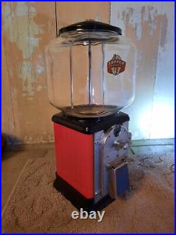 RARE 1960's VICTOR TOPPER 1 Cent Gumball Machine With Key. Works