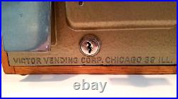 Superb 5 Cent Victor SUPER V c1954 Vending Machine Mirrored Oak Casing