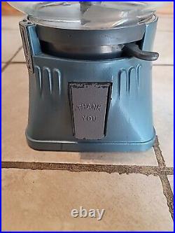 Vintage Gumball Machine Silver King 5 Cent Vending Machine with Key Works